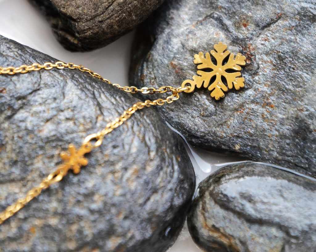 Hasto by Hasti Gold Snowflake Pendant Necklace for Women & Girls | Minimal Winter-Inspired Necklace with Snowflake Charm | Daily Wear, Party & Gift Jewellery