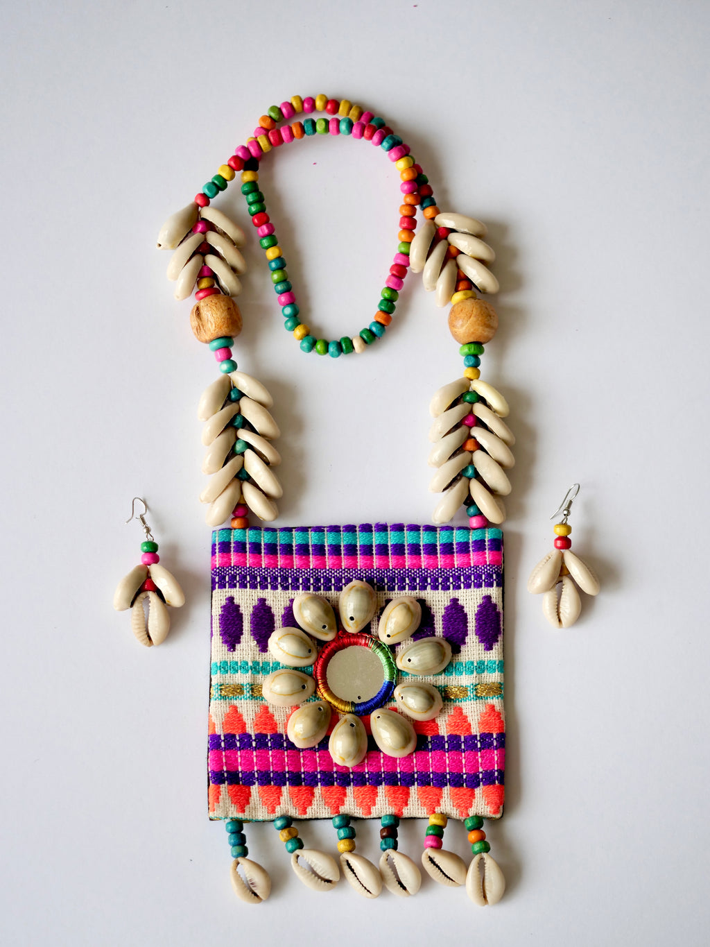 The Thread Mirror Cowrie Set